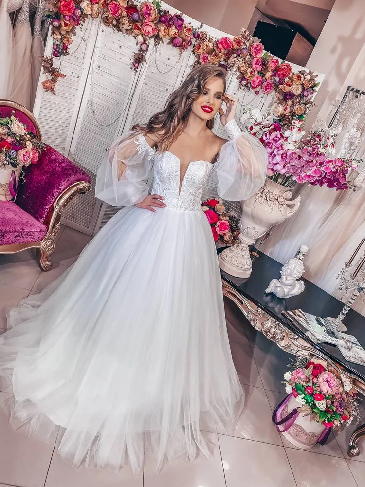 ---Elegante e sensuale abito da sposa A line con maniche lunghe a sbuffo, scollatura a V con spalle scoperte--