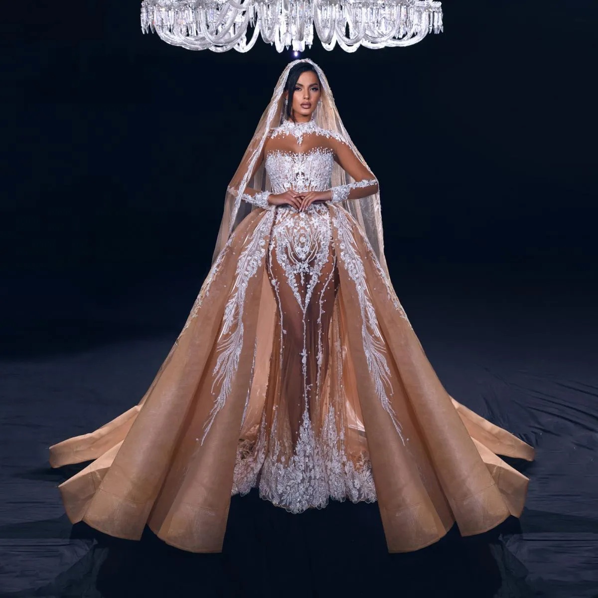 Abiti da sera a sirena con gonna oversize in champagne di lusso con perline e applicazioni in pizzo con applicazioni di pizzo, a