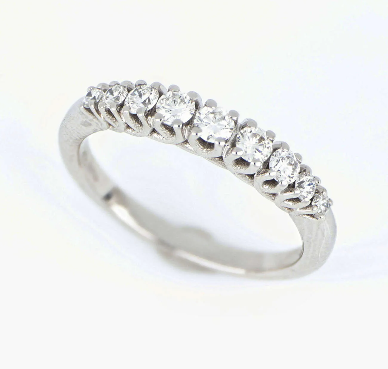 Anello Polello riviere in oro bianco e diamanti G3258B1