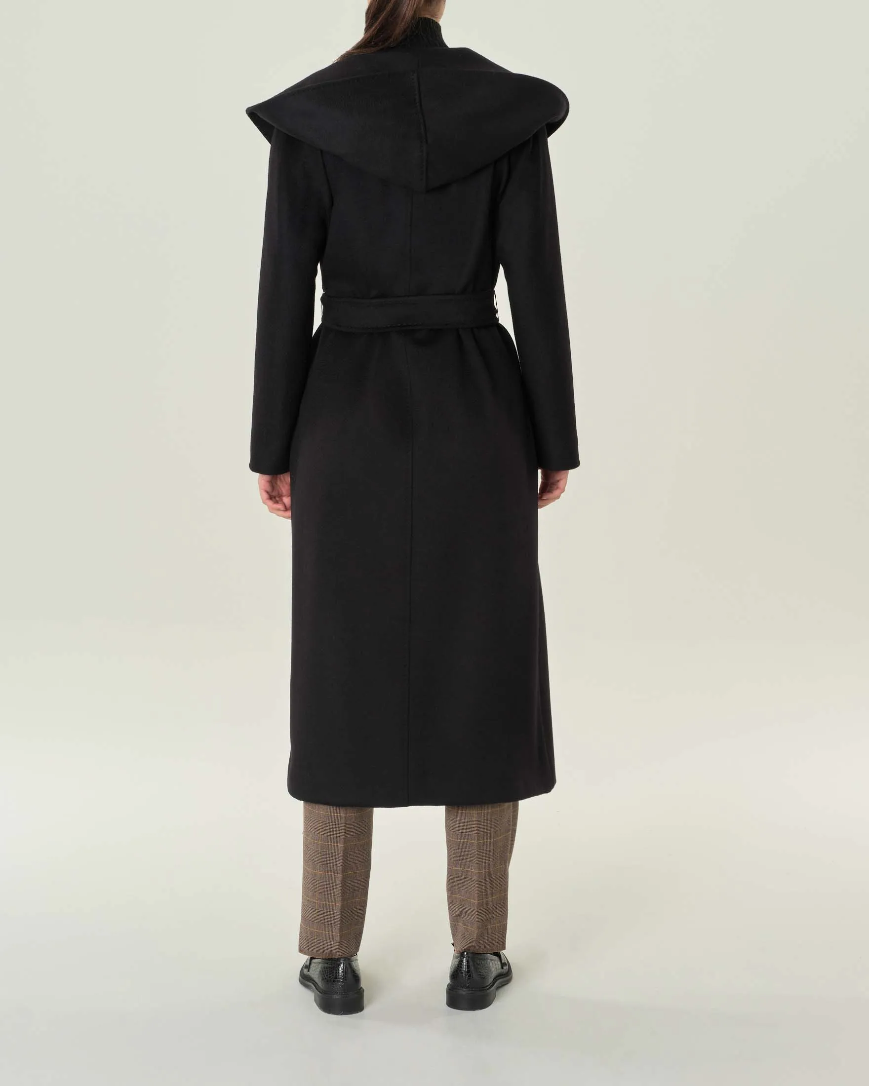Cappotto nero in pura lana vergine con collo sciallato e cappuccio