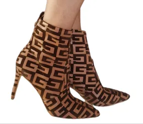 Guess Tronchetto Camoscio Brown logo pelle  tacco 9 cm plateau interno 1 cm rif. G655