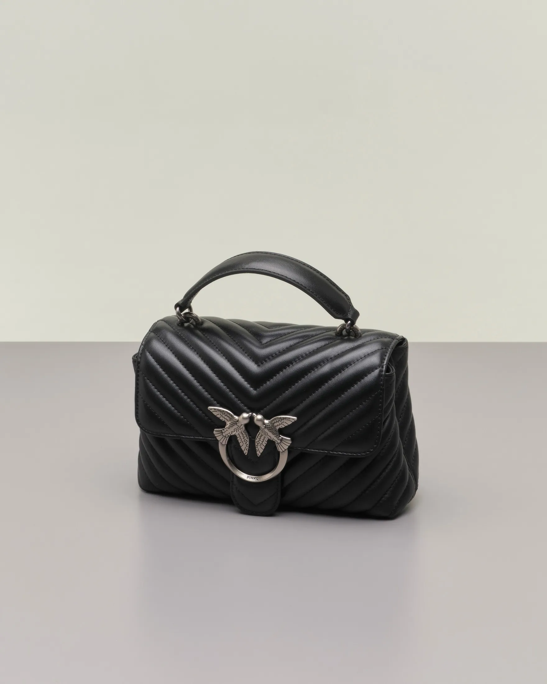 Mini Lady Bag in pelle nera con motivo a chevron e manico a mano e fibbia Love Birds argento
