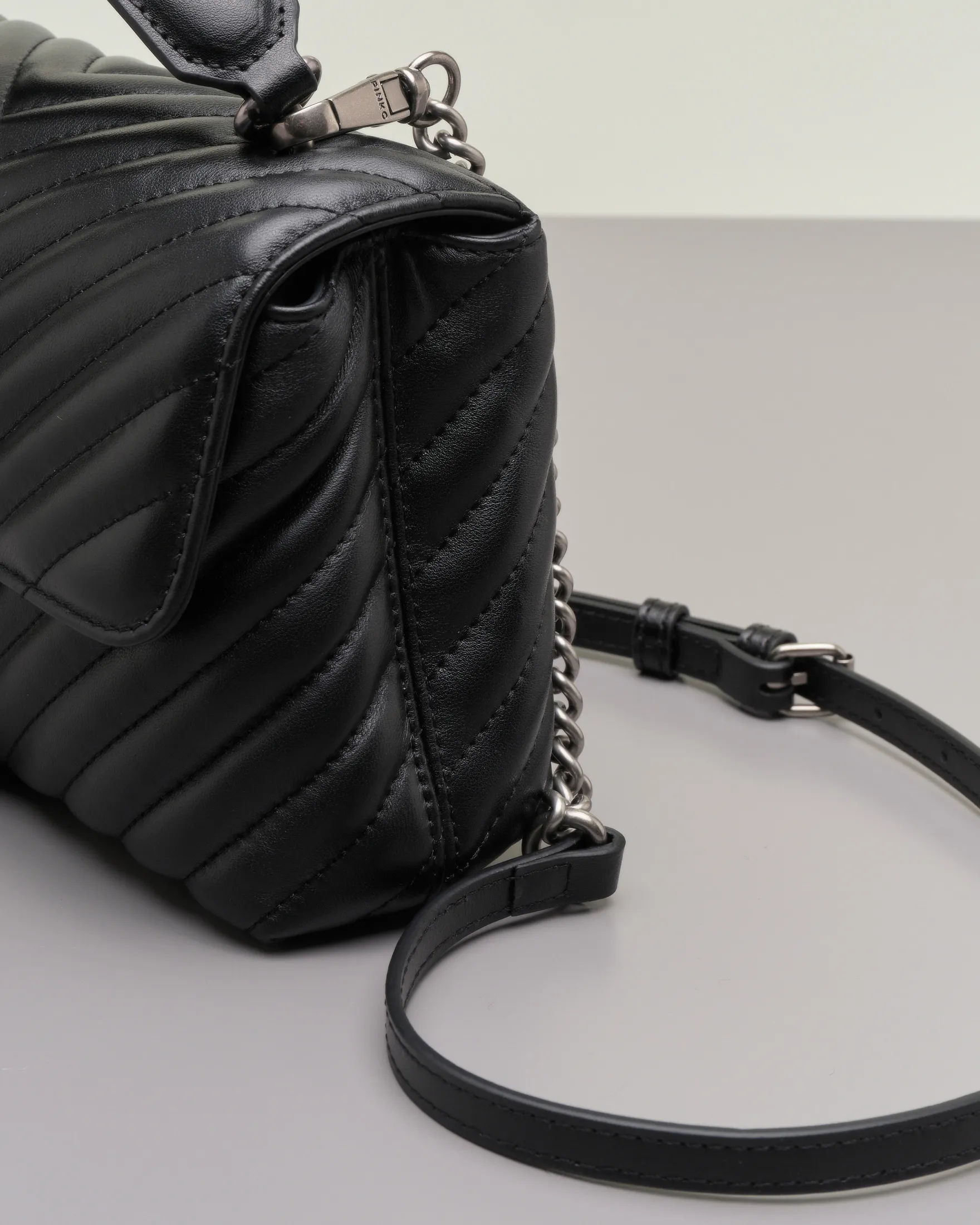Mini Lady Bag in pelle nera con motivo a chevron e manico a mano e fibbia Love Birds argento
