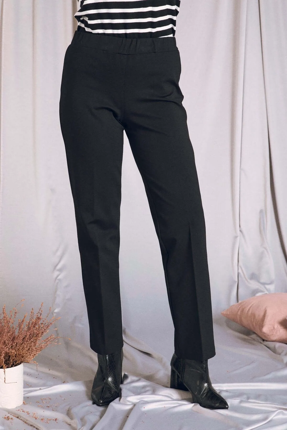 Pantaloni comfy dal taglio straight leg NERO