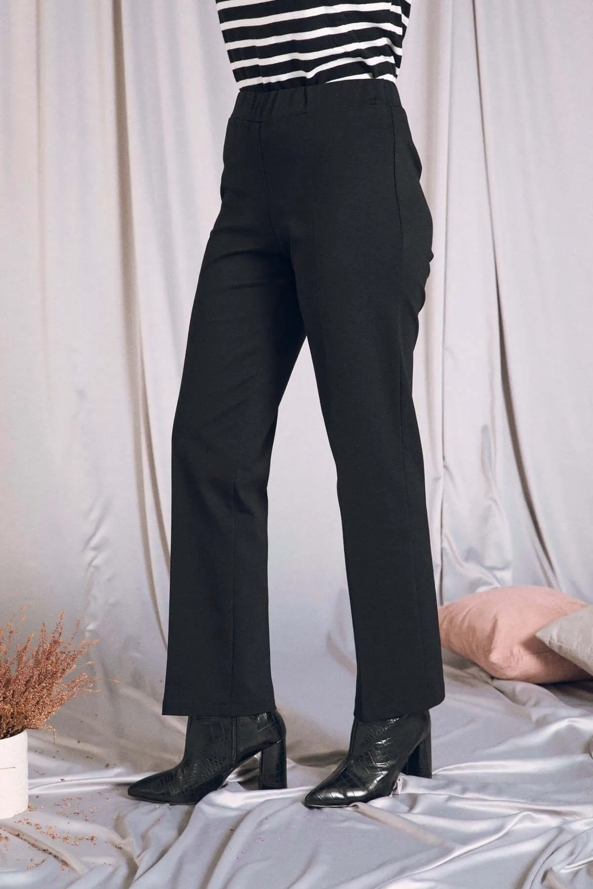 Pantaloni comfy dal taglio straight leg NERO