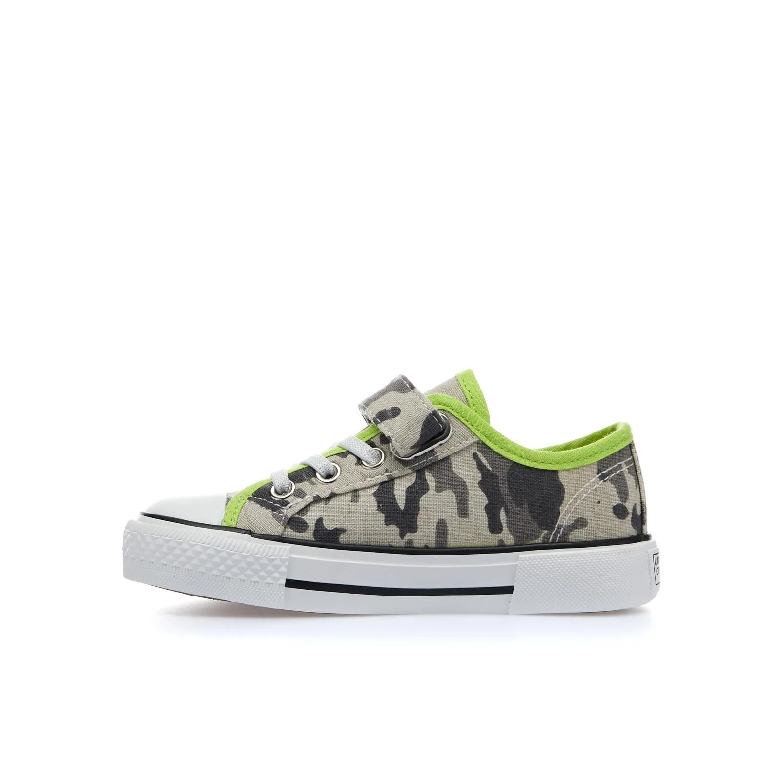 Sneakers verdi in tessuto con velcro e lacci