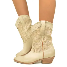 Stivali Texani Donna Beige in Pelle Traforata con Borchie